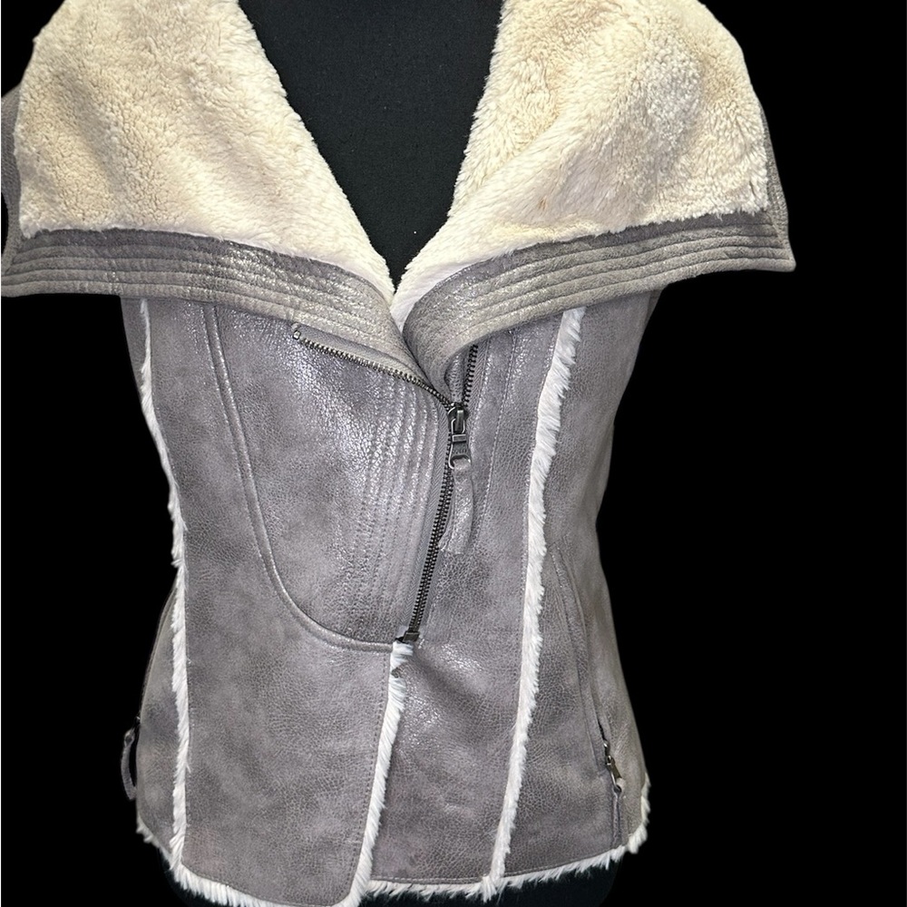 Guess faux fur lining vest - Picture 13 of 13